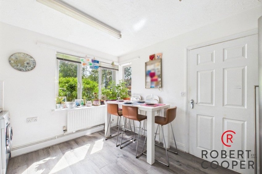 House Owen Close in Greater London