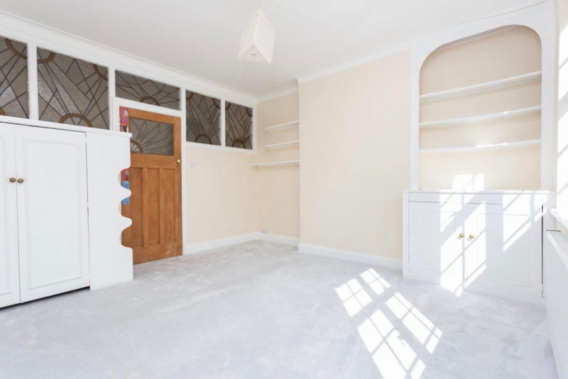 Flat Leigham Avenue in Greater London