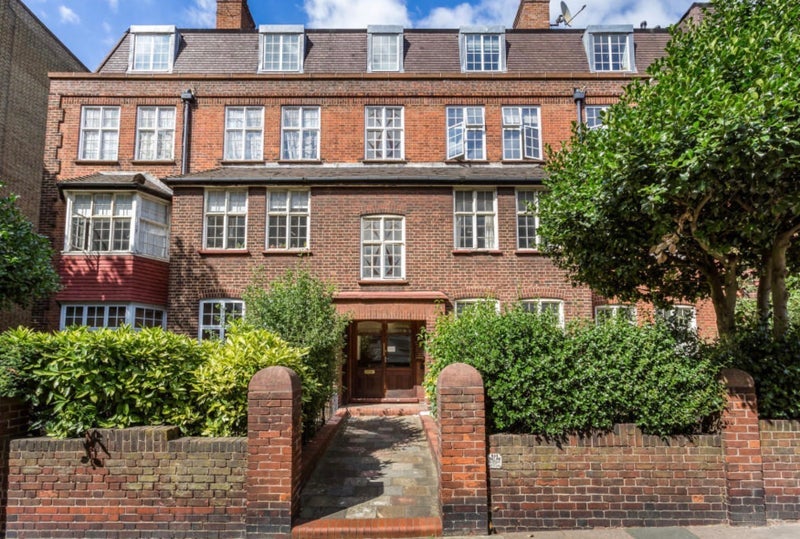 Flat Leigham Avenue in Greater London