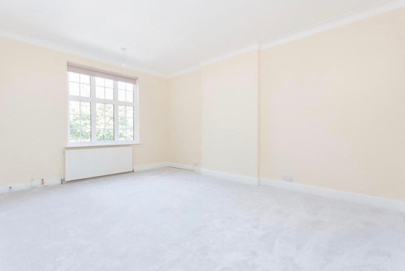 Flat Leigham Avenue in Greater London