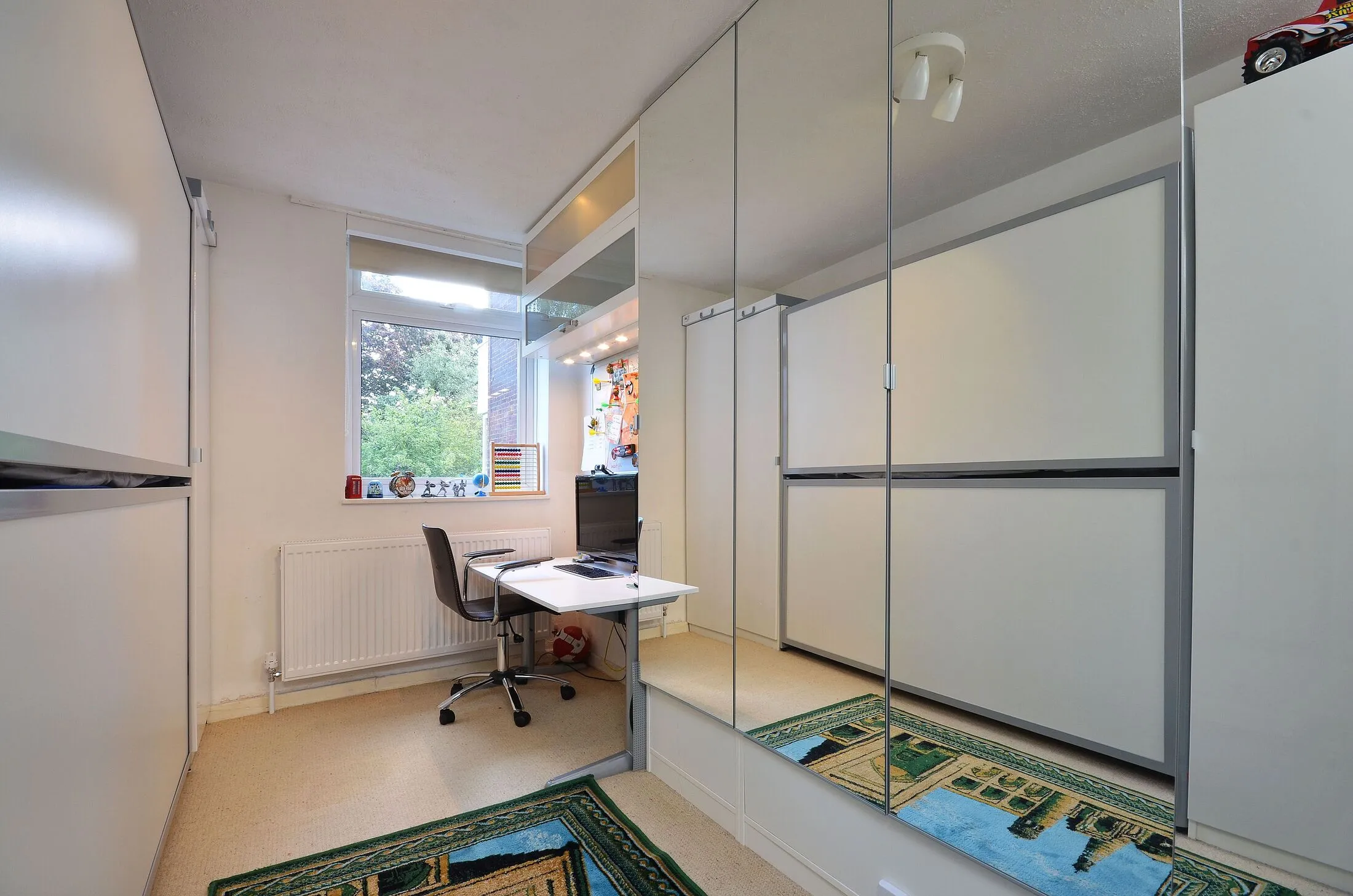 Flat Galsworthy Road in Greater London