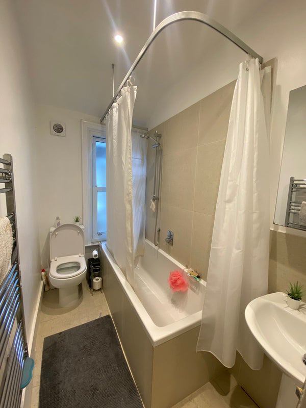 Room Aristotle Road in Greater London