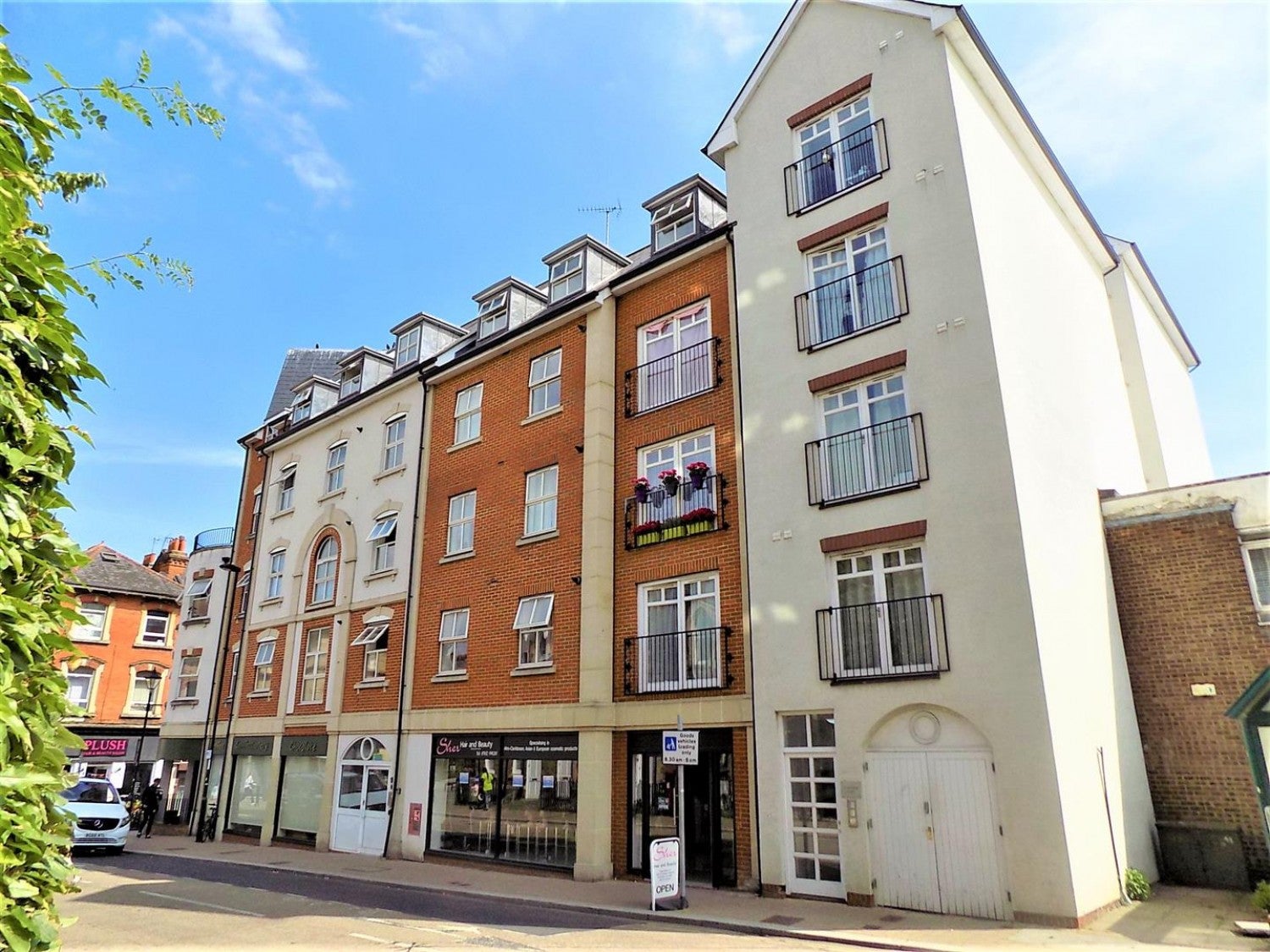 Flat Grosvenor Road in Rushmoor
