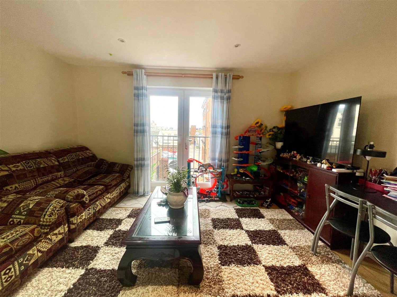 Flat Grosvenor Road in Rushmoor