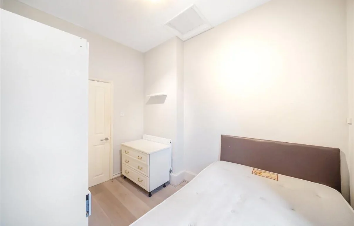 Flat Aldrington Road in Greater London