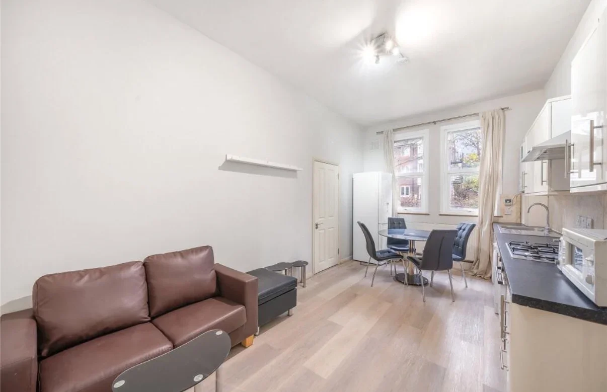 Flat Aldrington Road in Greater London