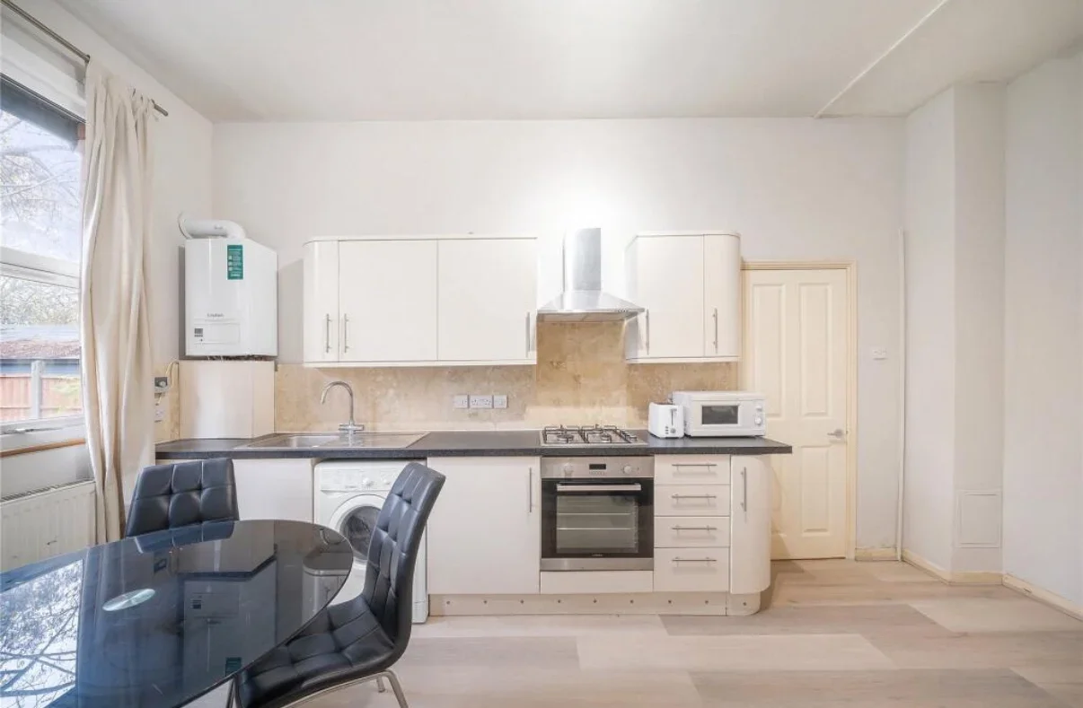Flat Aldrington Road in Greater London
