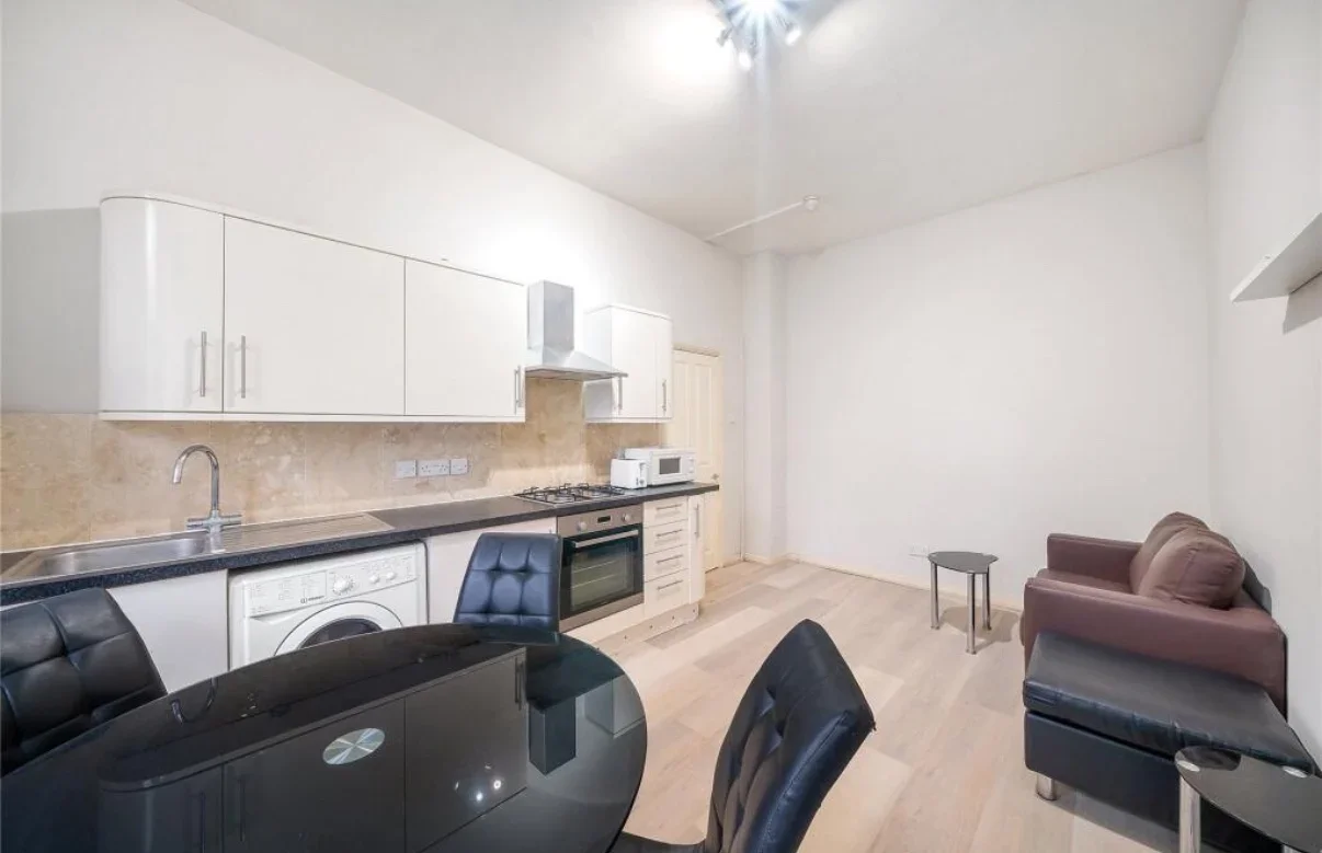 Flat Aldrington Road in Greater London