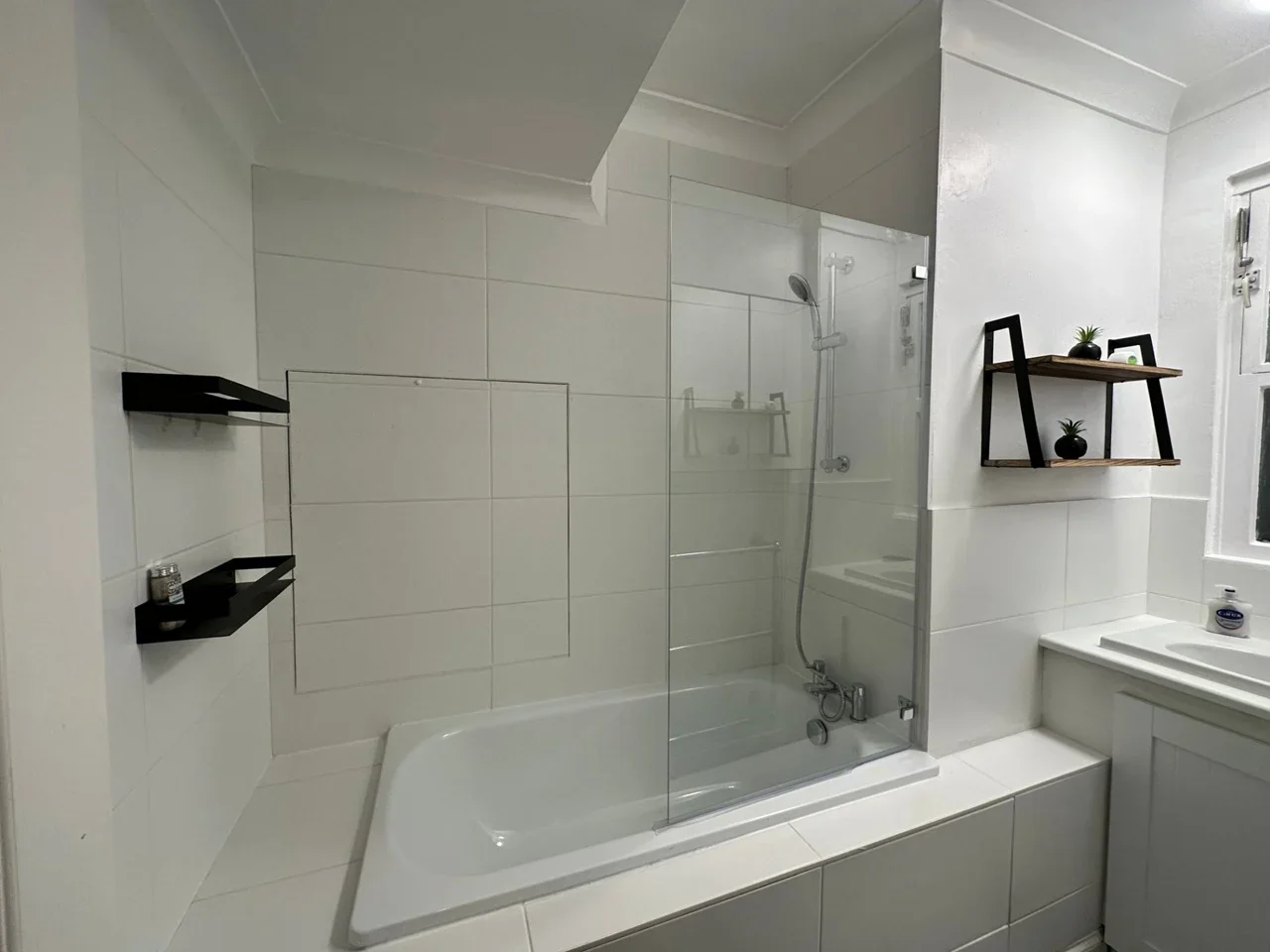 Room Churchill Gardens Road in City of Westminster