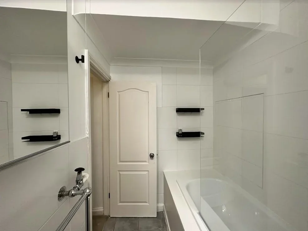 Room Churchill Gardens Road in City of Westminster