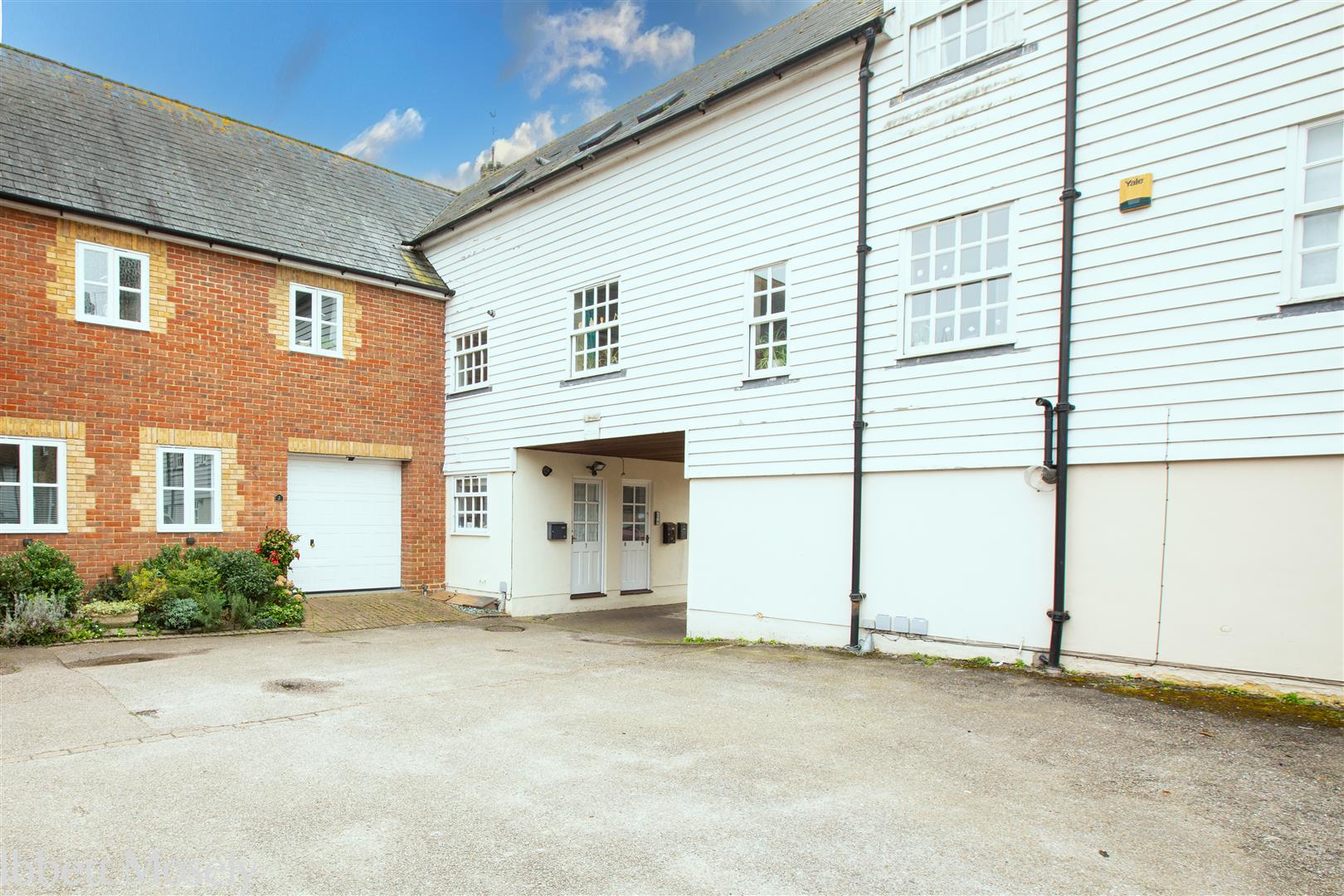 Flat Kinnings Row in Tonbridge and Malling