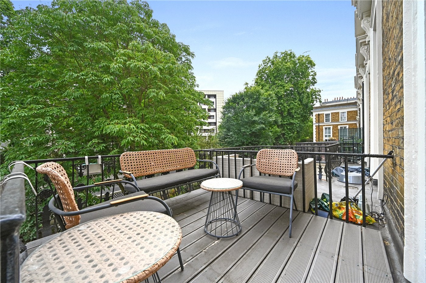 Flat Gloucester Gardens in City of Westminster