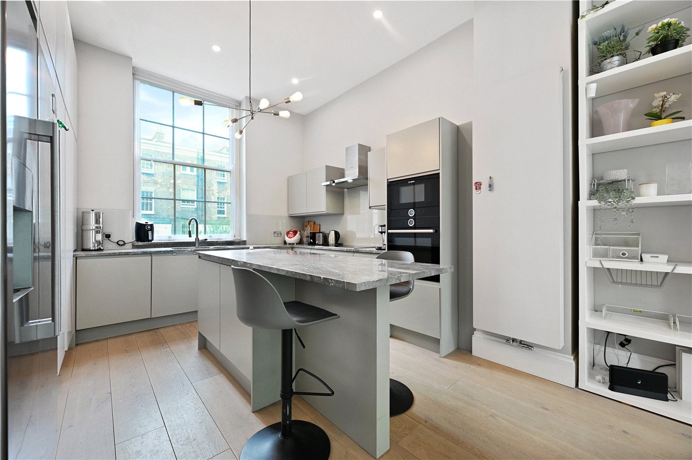 Flat Gloucester Gardens in City of Westminster