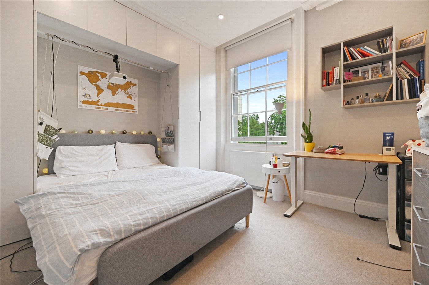 Flat Gloucester Gardens in City of Westminster