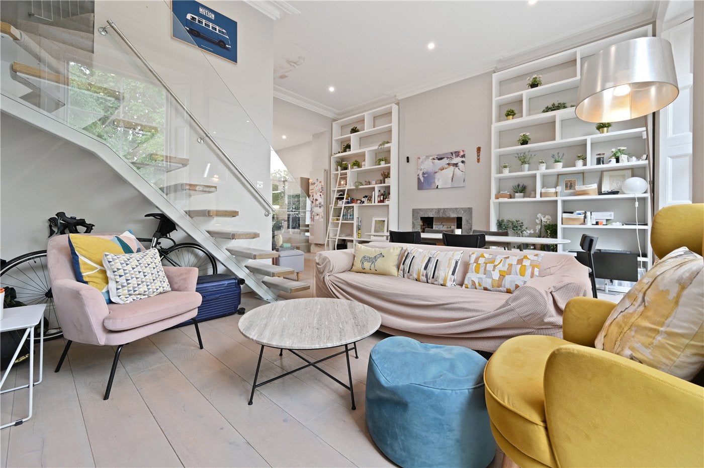 Flat Gloucester Gardens in City of Westminster