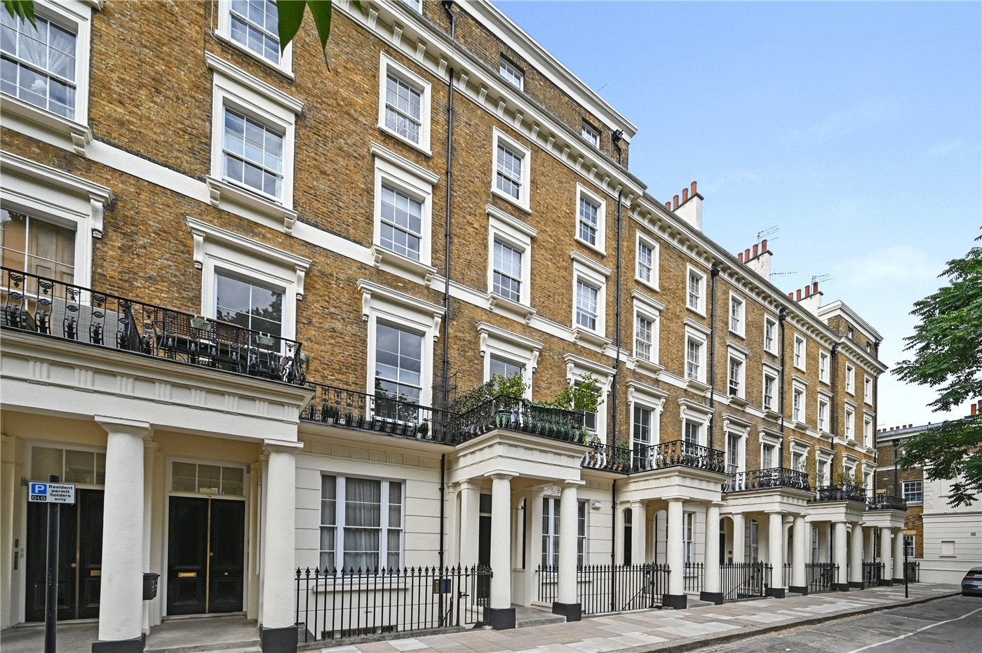 Flat Gloucester Gardens in City of Westminster