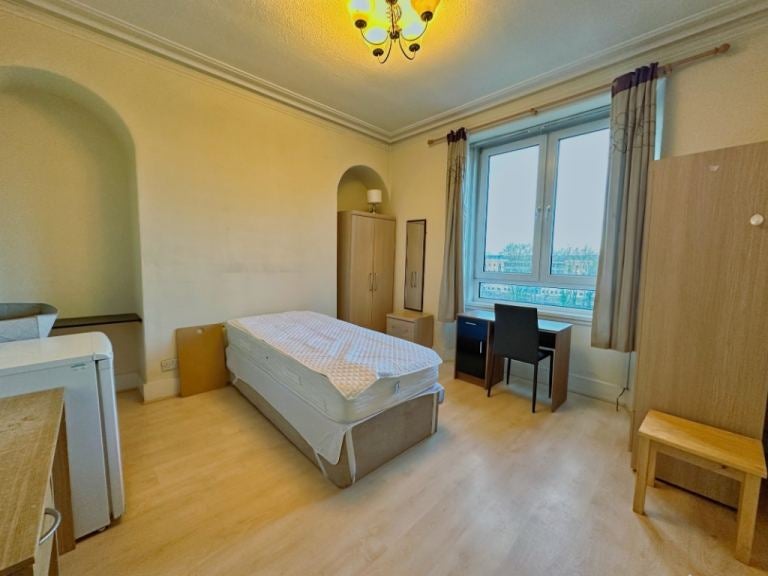 Room Menzies Road in Aberdeen City