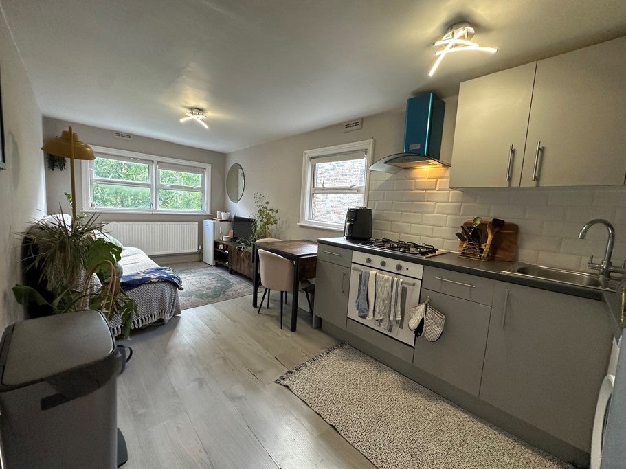 Flat Blackstock Road in London