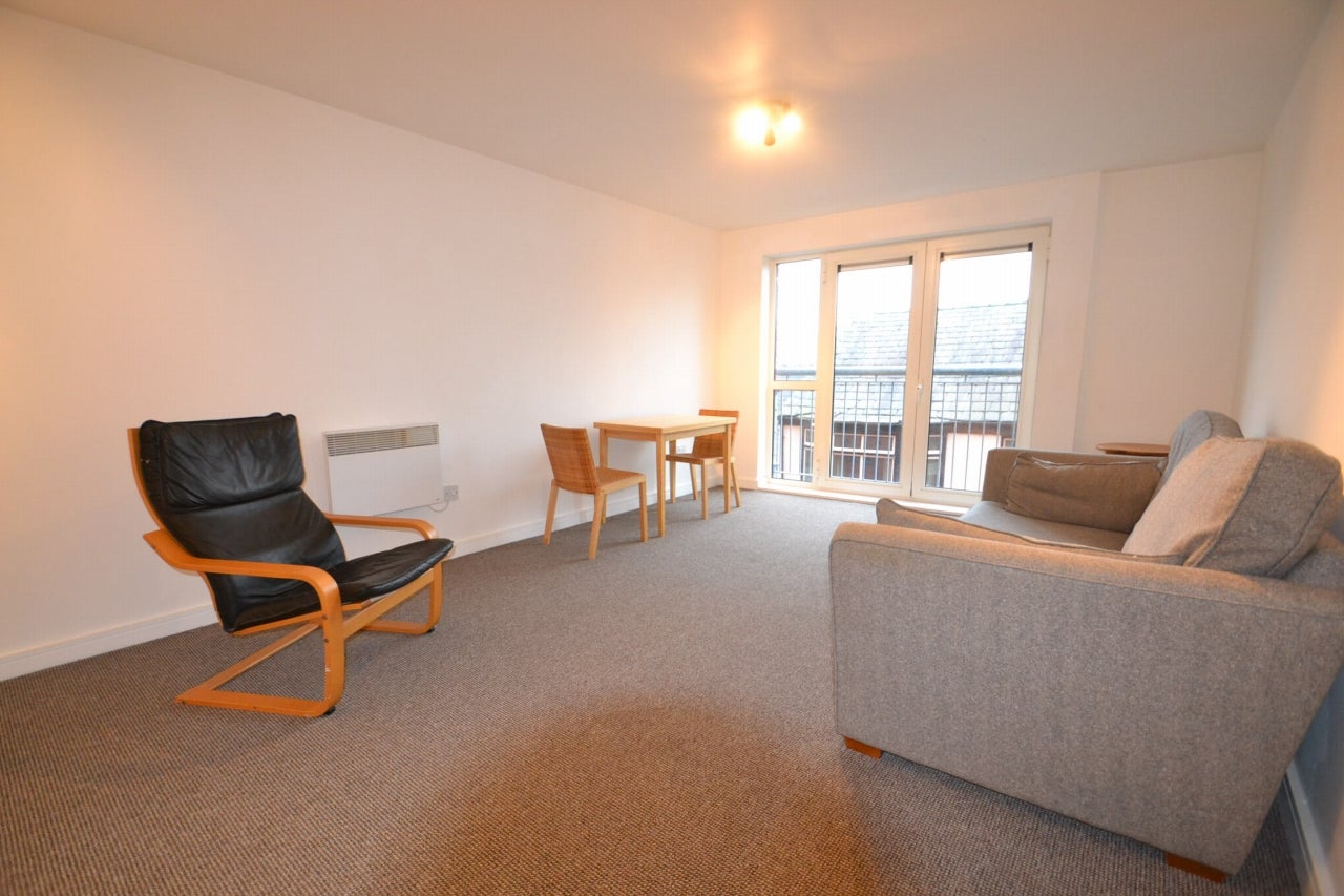 Flat Marsden Road in Bolton