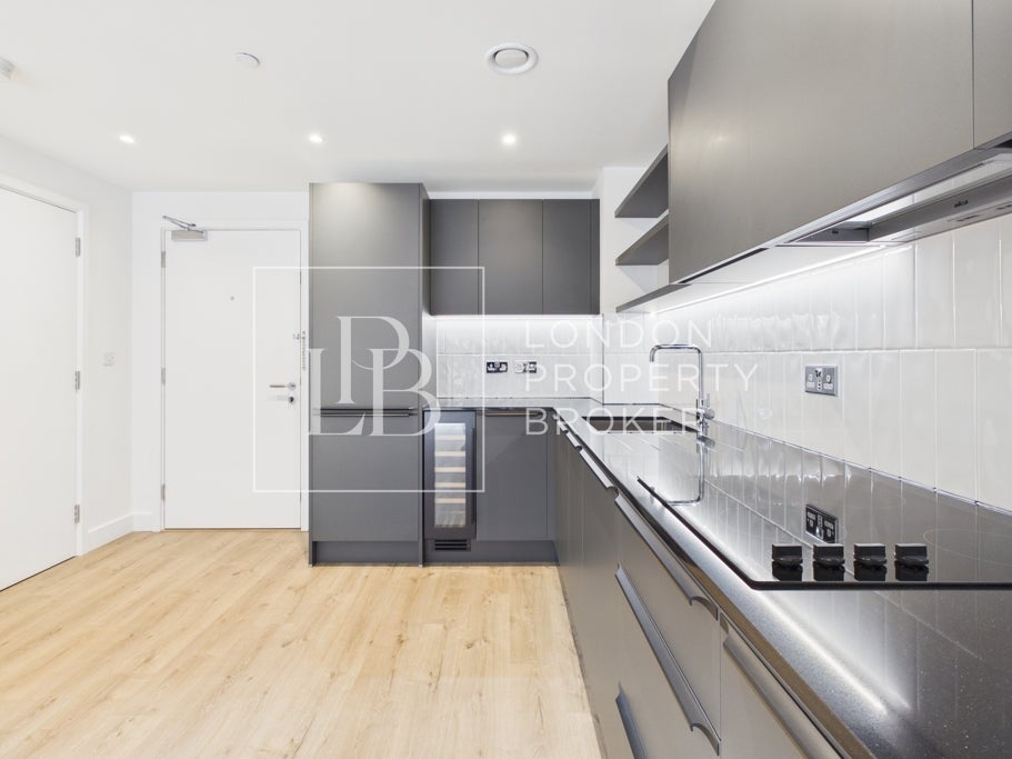 Flat Griffin Manor Way in Greater London