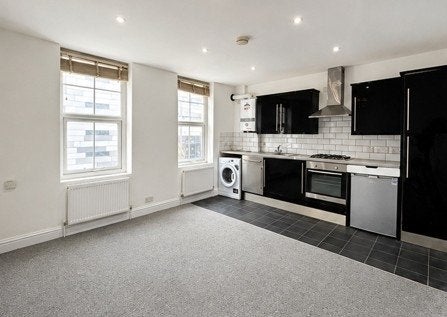 Flat Calvert Road in Greater London
