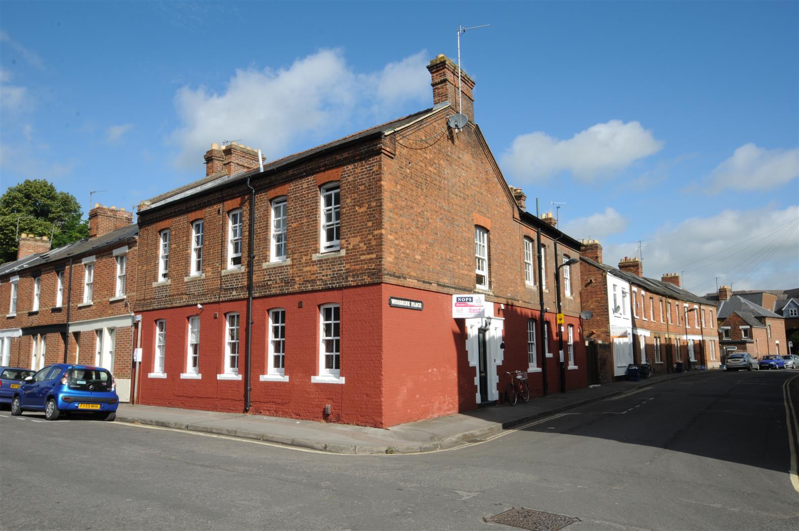 Flat Woodbine Place in Oxford