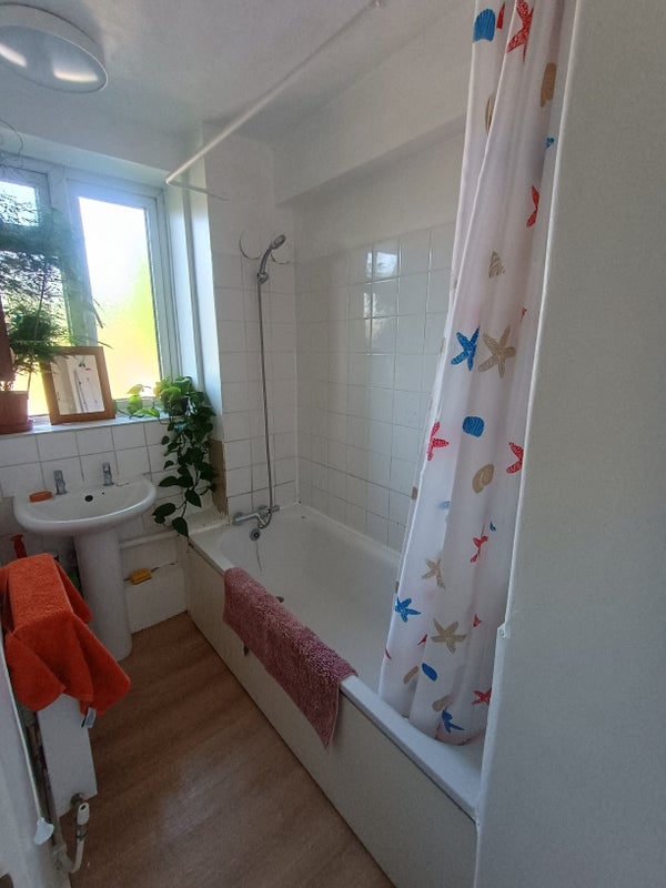 Room New Cross Road in Greater London