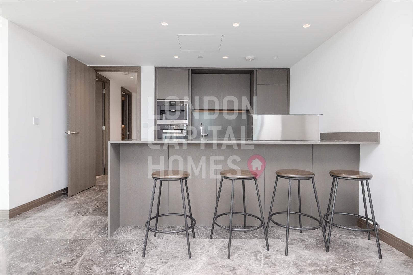 Flat Blackfriars Road in Greater London
