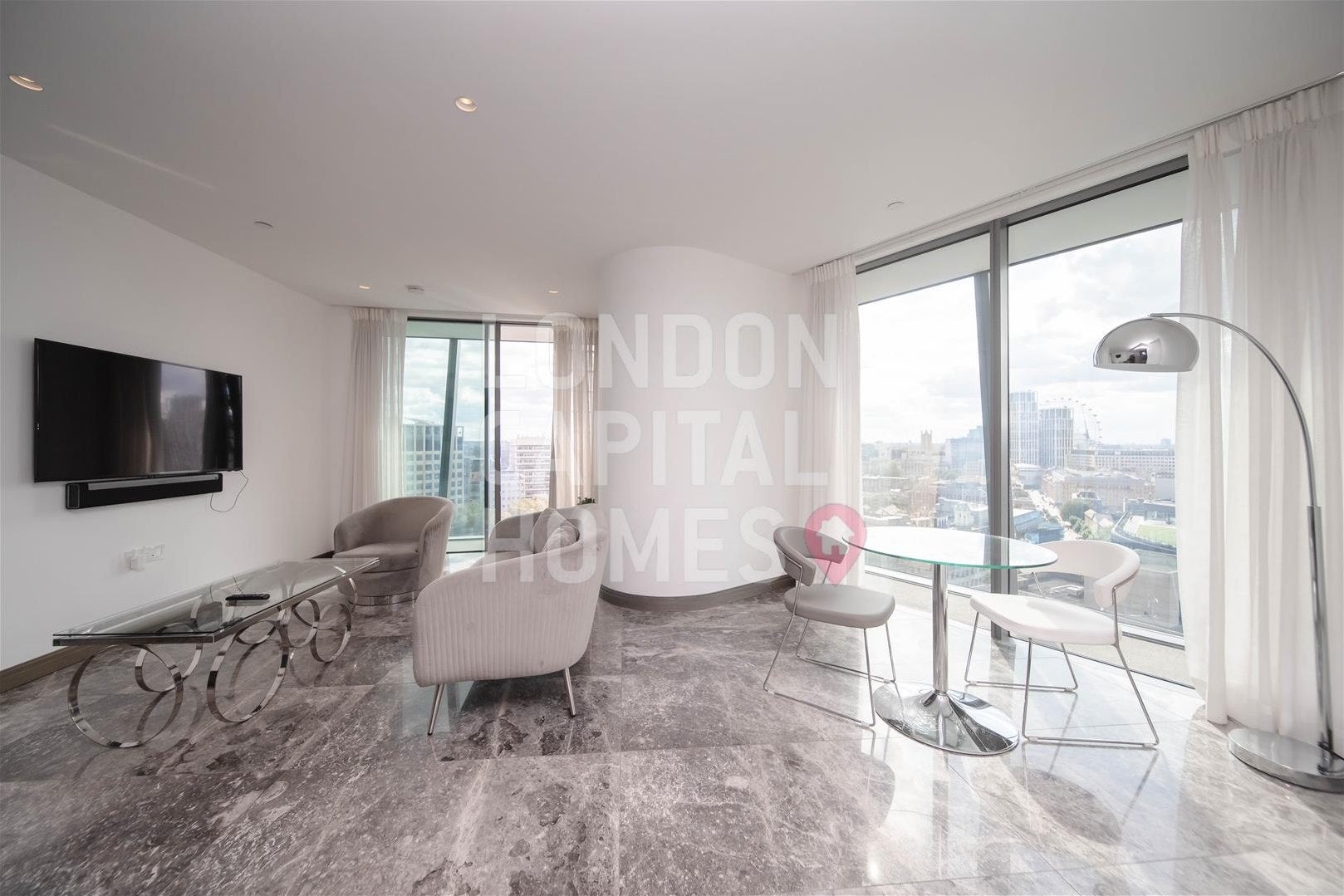 Flat Blackfriars Road in Greater London
