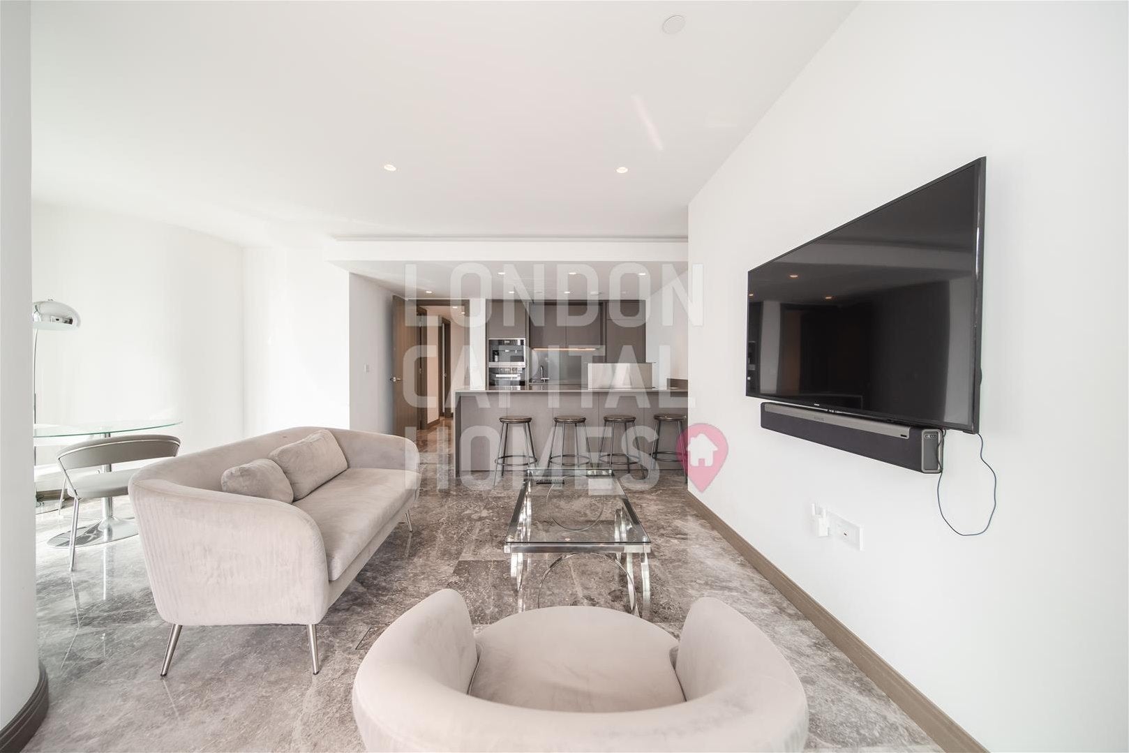 Flat Blackfriars Road in Greater London
