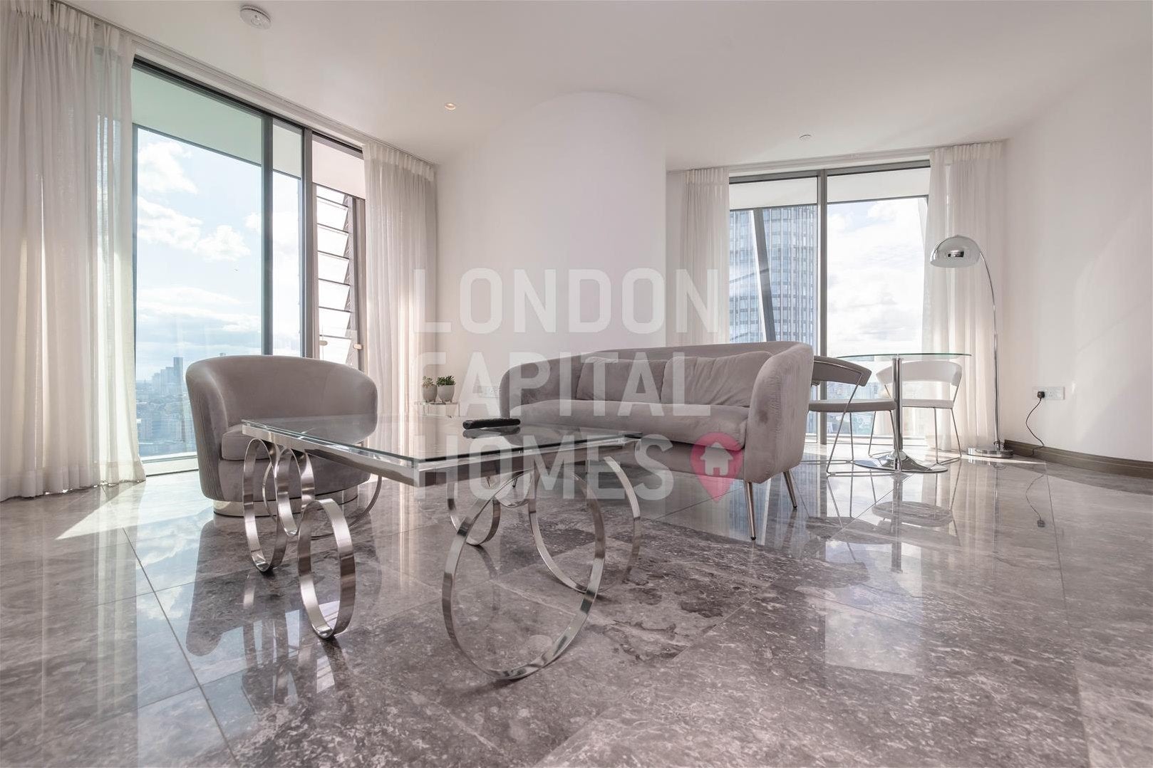Flat Blackfriars Road in Greater London