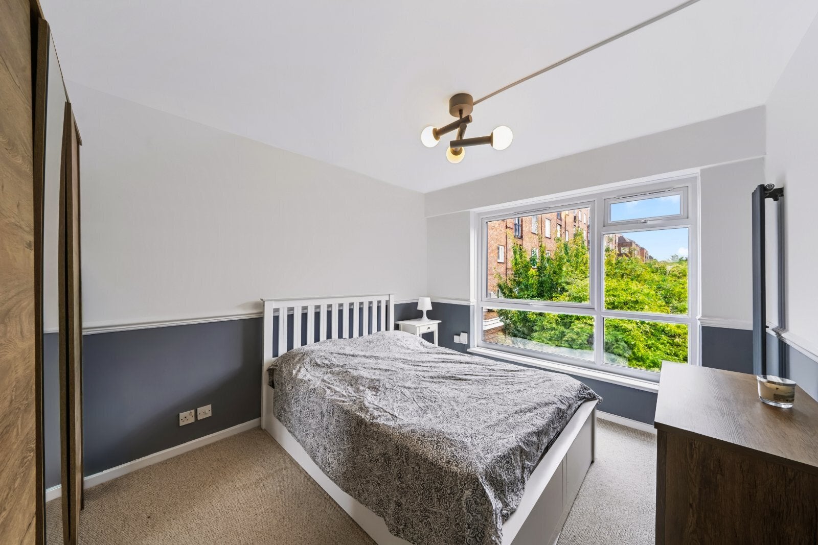 Flat Borrodaile Road in Greater London