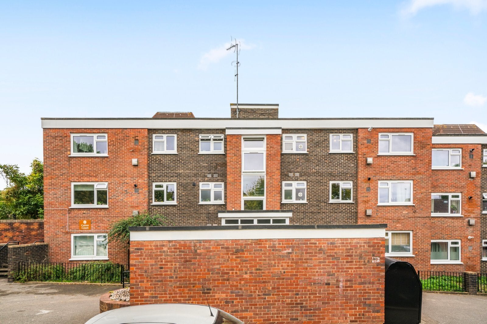Flat Borrodaile Road in Greater London