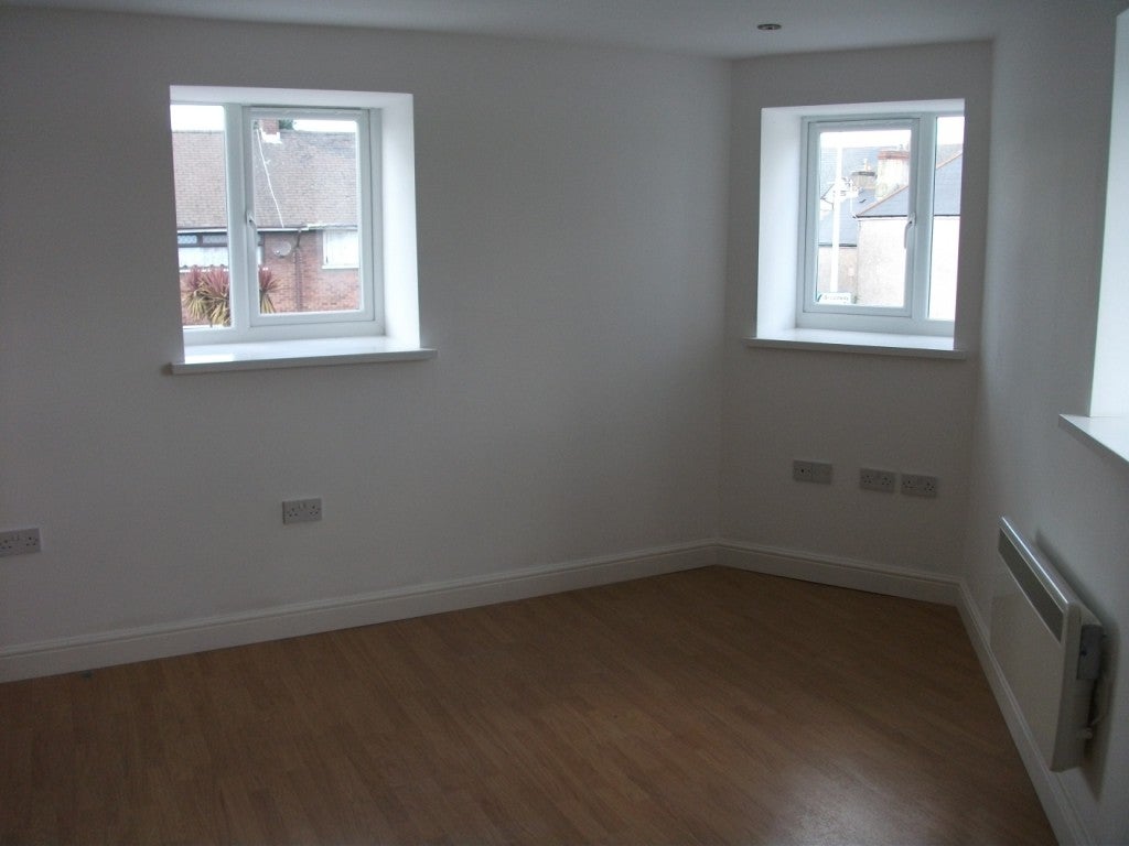 Flat Broadway in Cardiff