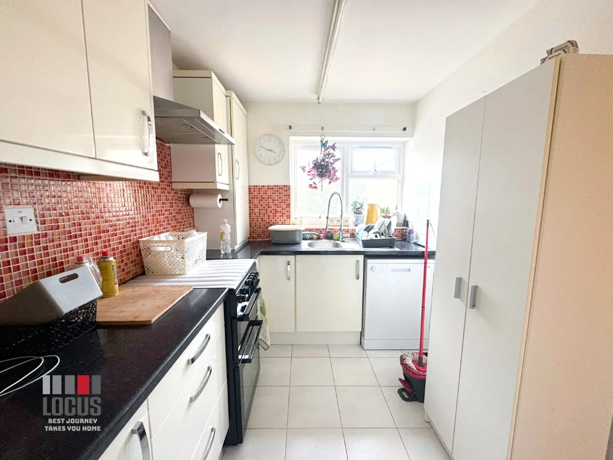 Flat Longcroft Drive in Waltham Cross