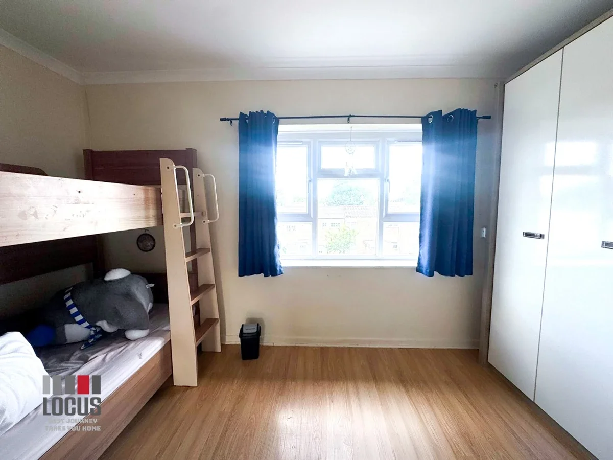 Flat Longcroft Drive in Waltham Cross