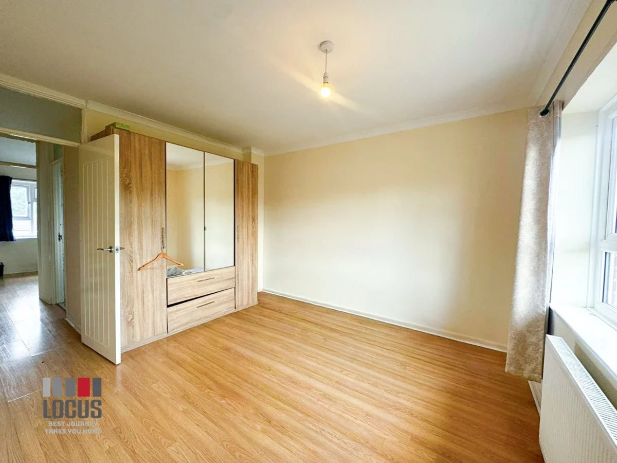Flat Longcroft Drive in Waltham Cross
