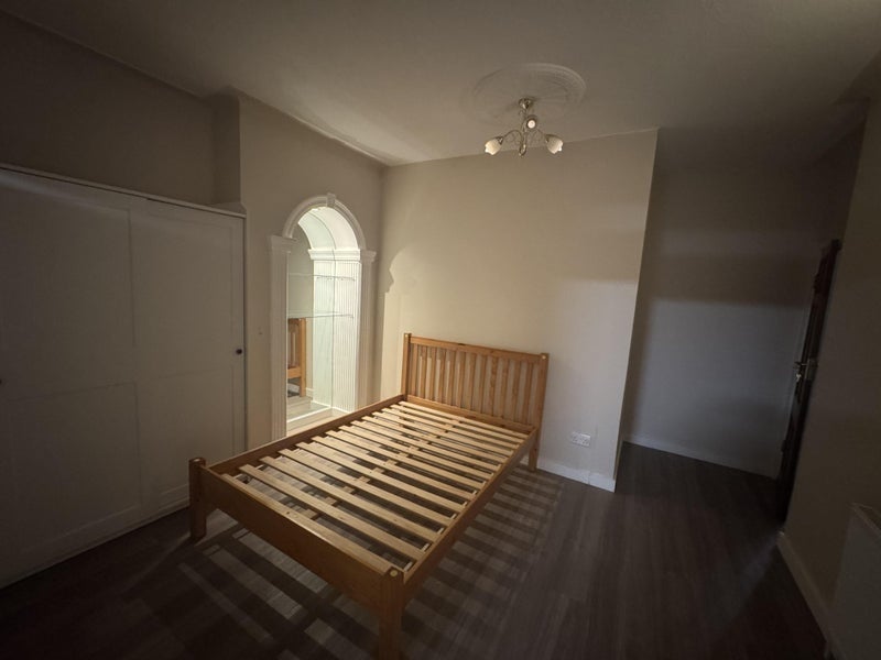 Room Parham Drive in Greater London