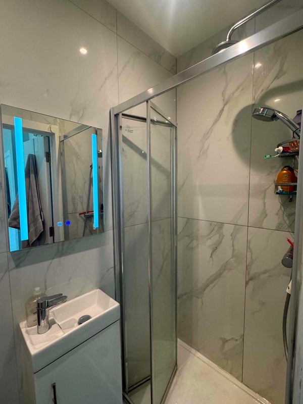 Room Seven Sisters Road in Greater London