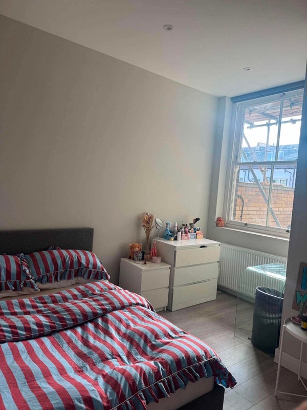 Room Seven Sisters Road in Greater London