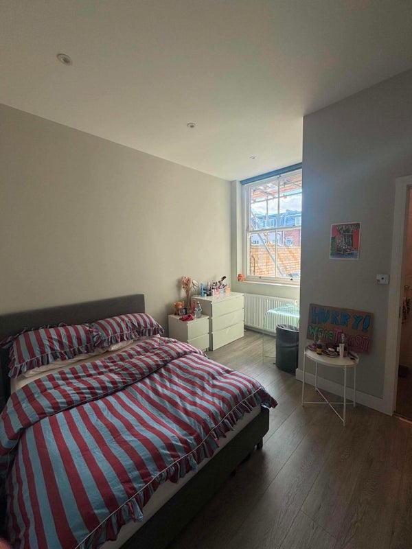 Room Seven Sisters Road in Greater London