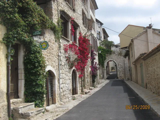 Appartement Place du Queyrard à Saint-Jeannet