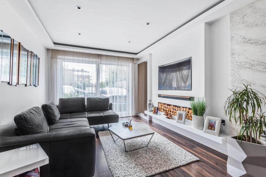 Flat Rotherhithe Street in Greater London