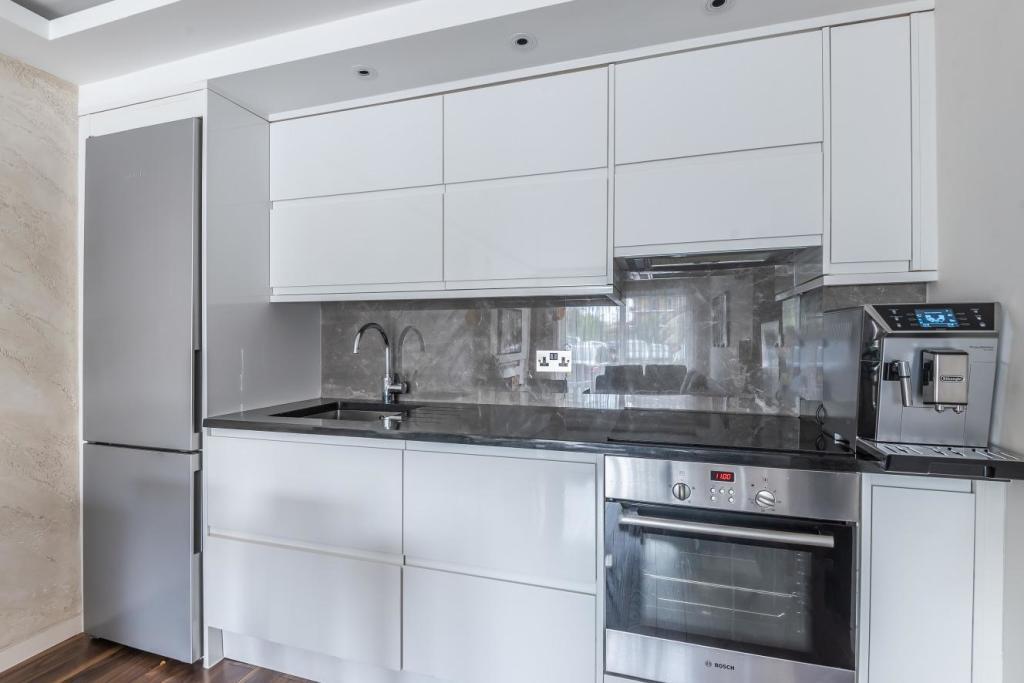 Flat Rotherhithe Street in Greater London