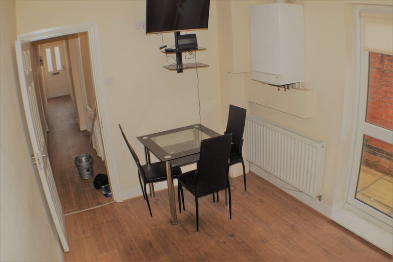 Room Wrenbury Street in Liverpool