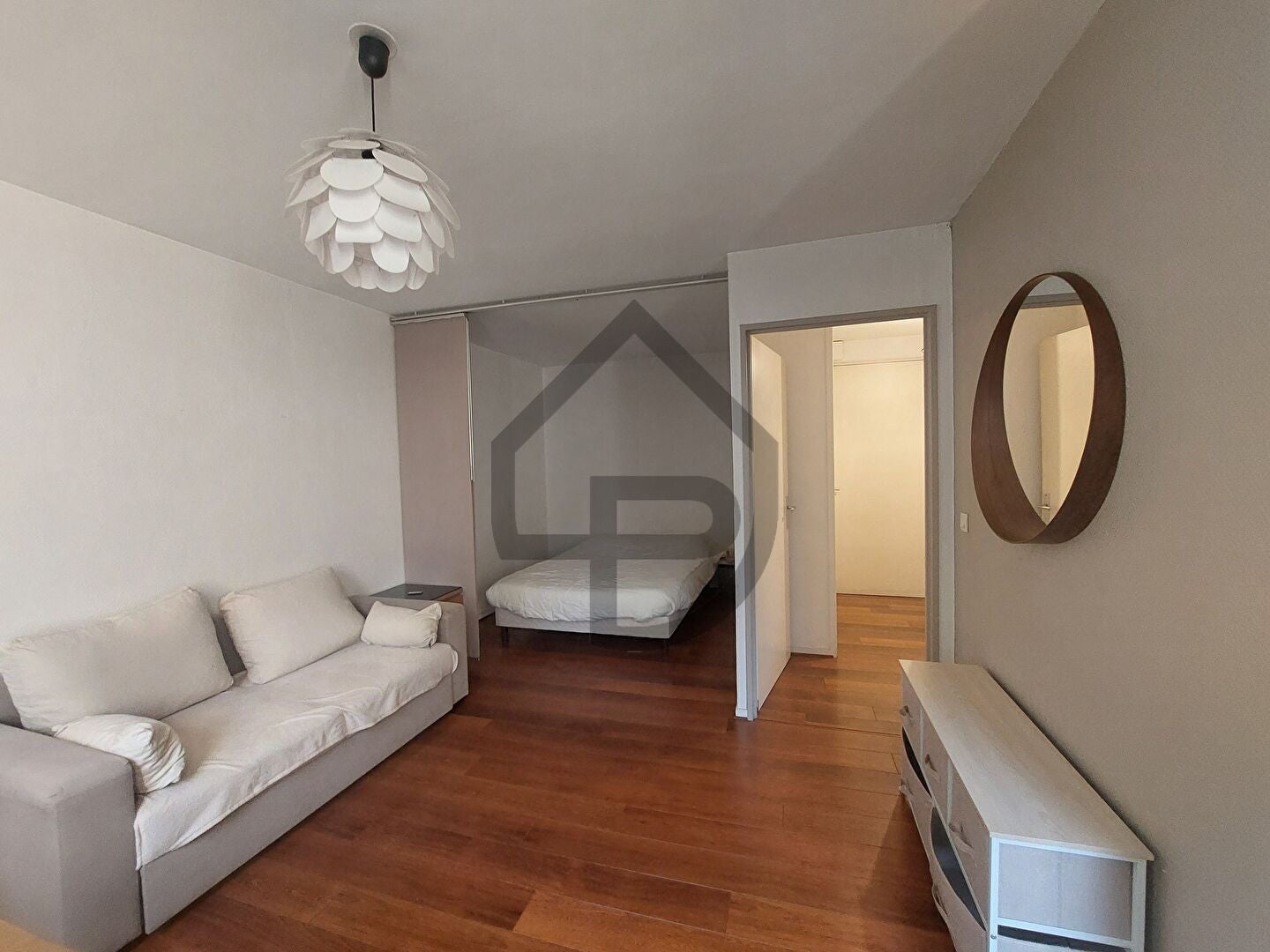 Flat Rue Rébeval in Paris