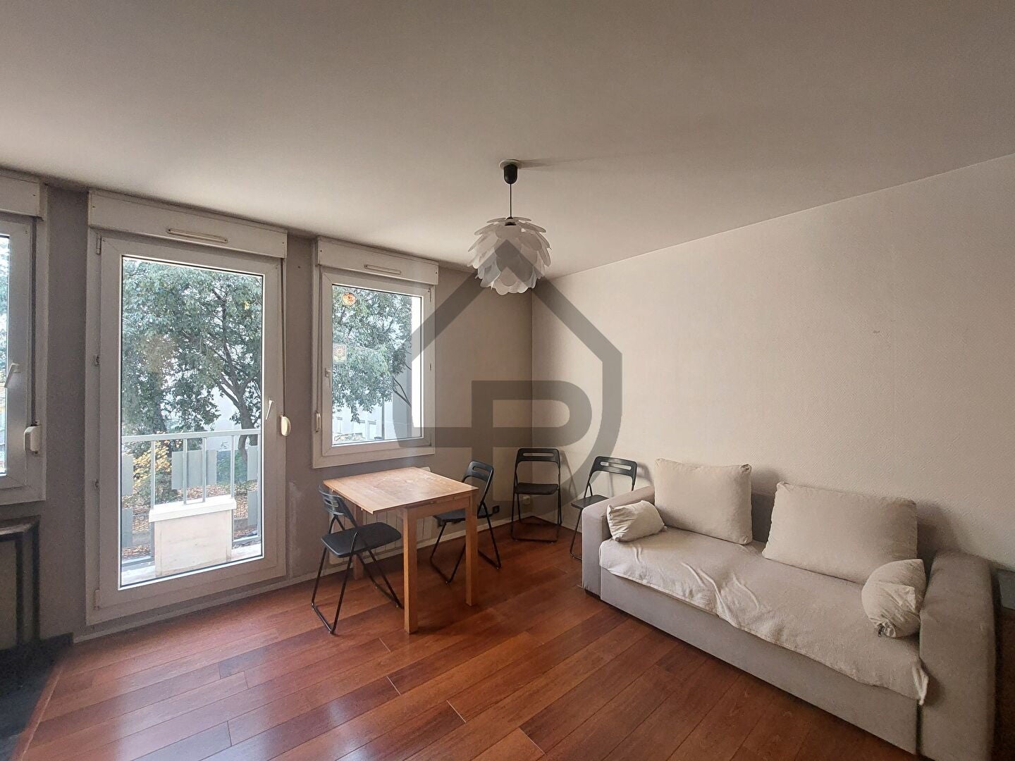 Flat Rue Rébeval in Paris