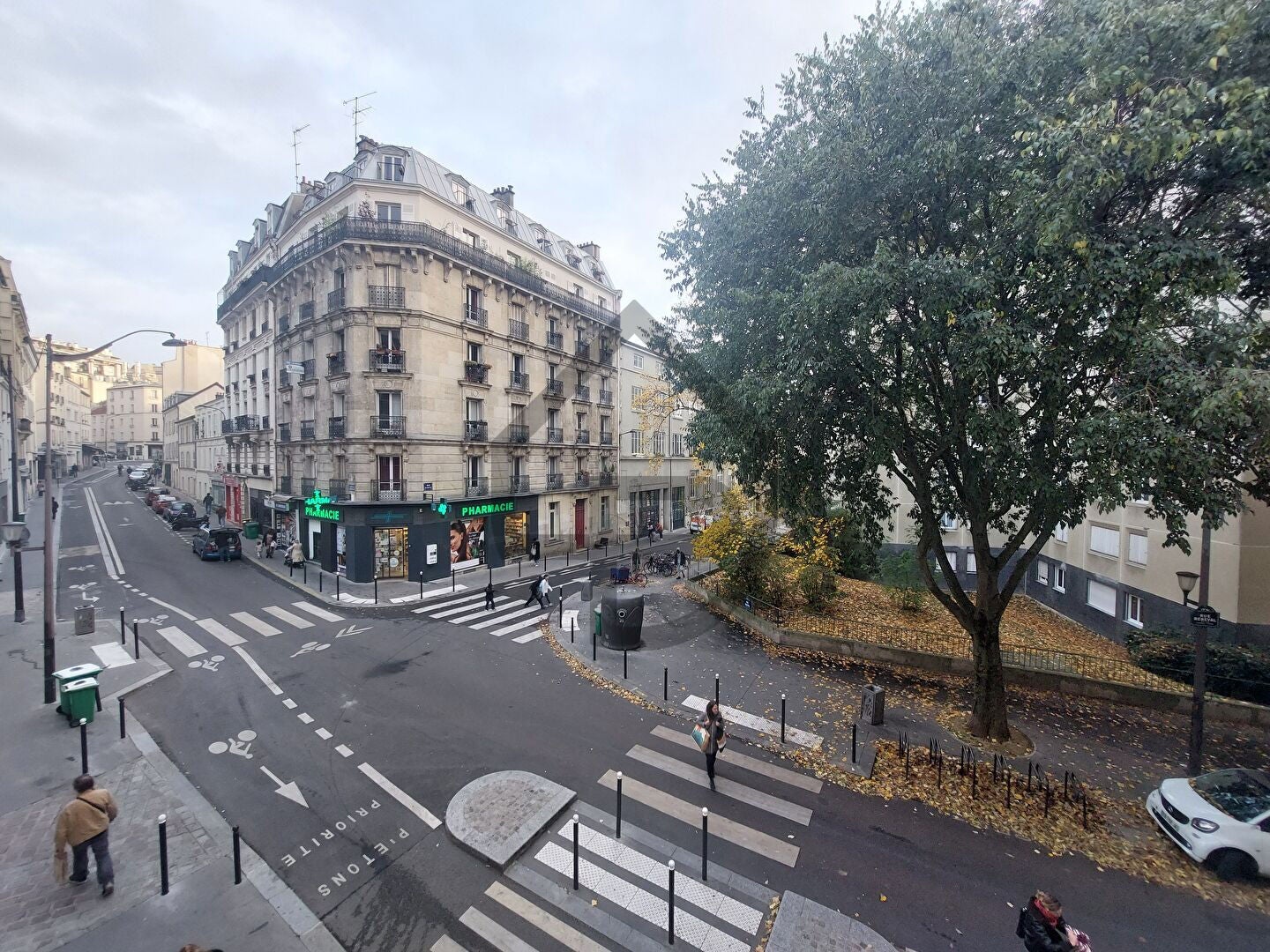 Flat Rue Rébeval in Paris