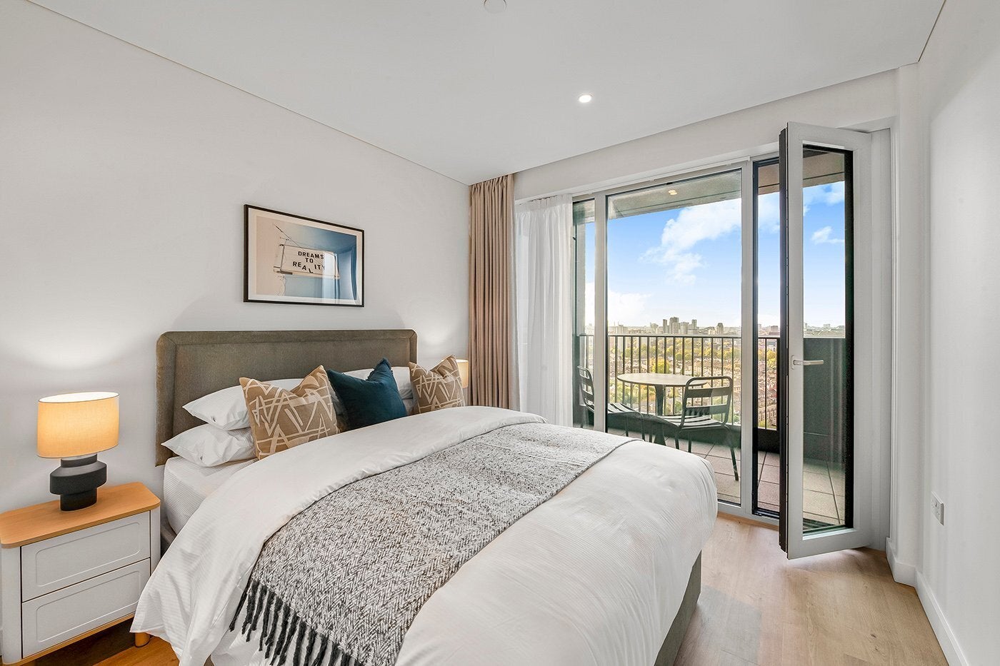 Flat Elephant and Castle in Greater London