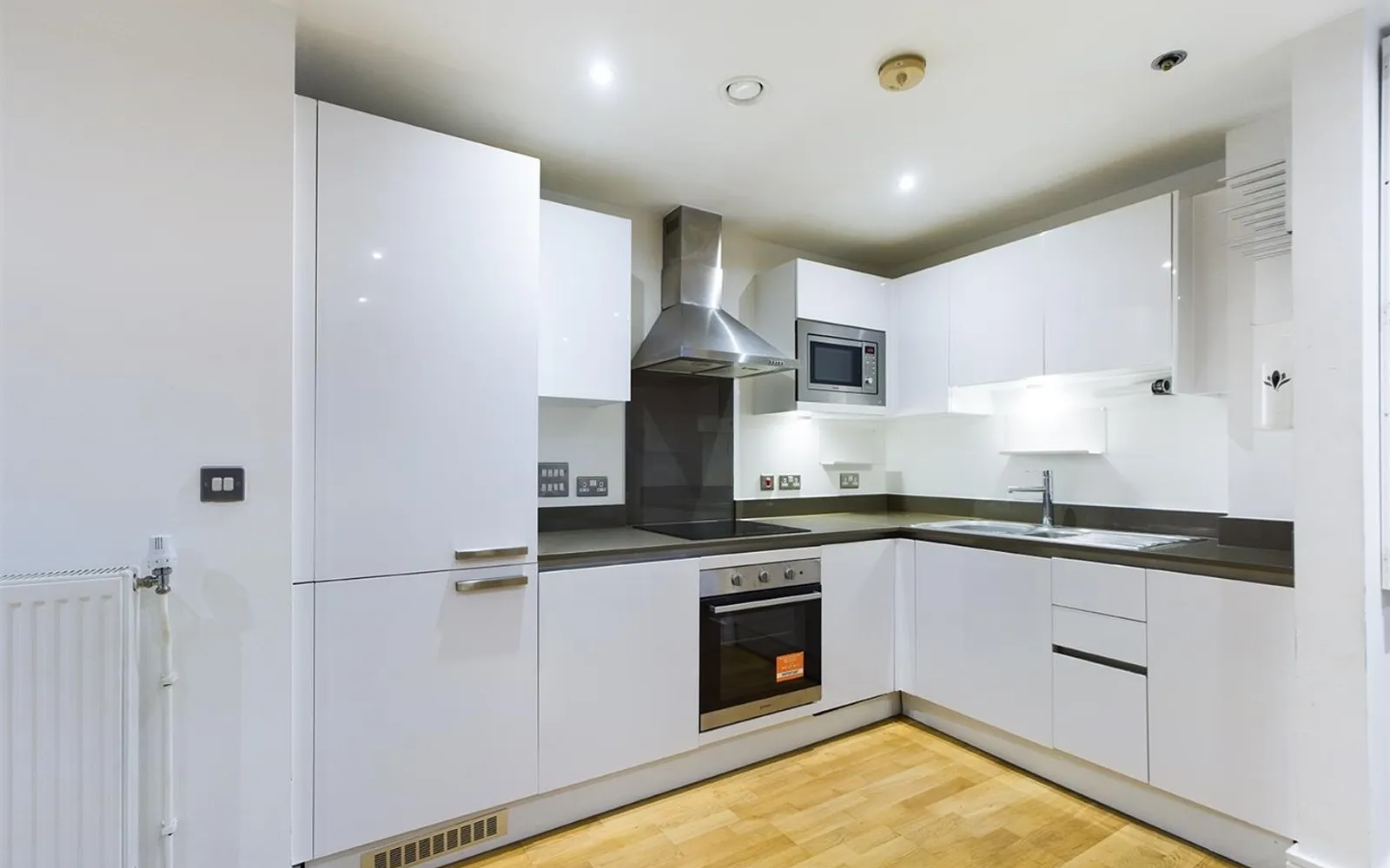 Flat Dowells Street in Greater London